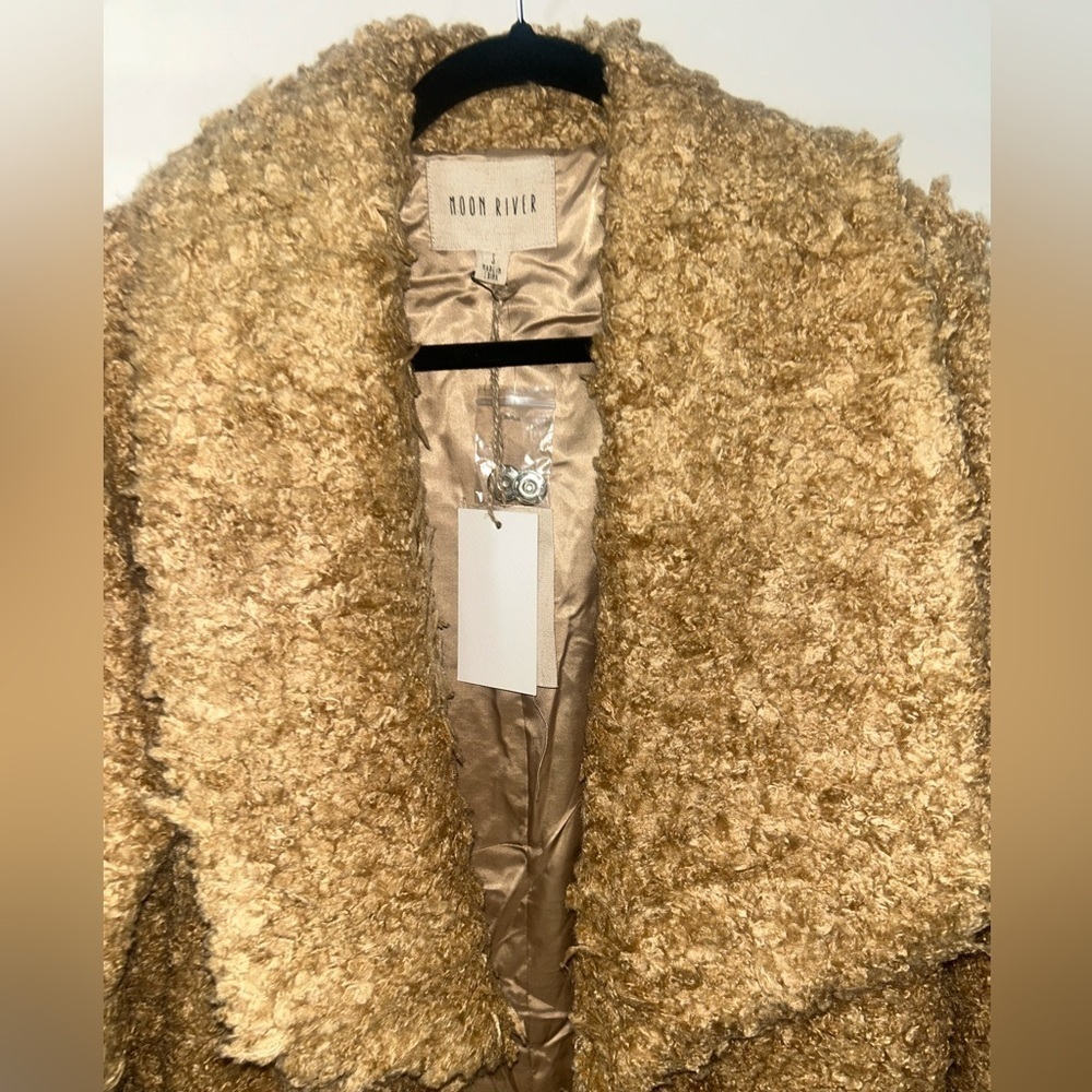 MOON RIVER ANTHROPOLOGY Peak Collar sherpa Tan Coat Size S - Picture 4 of 8